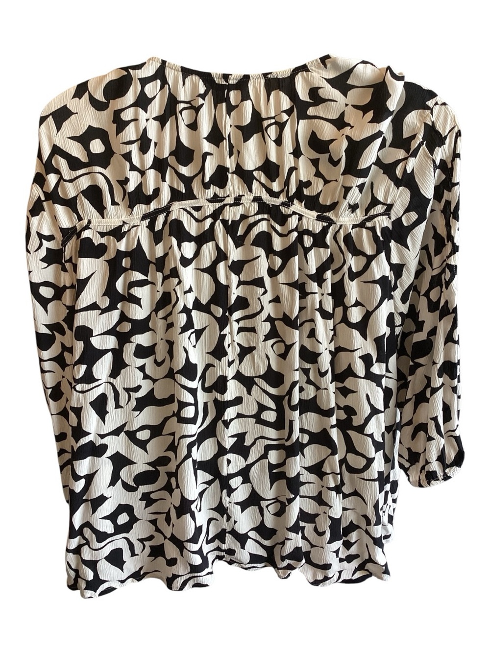 Terra & Sky Plus Size 4X Black and Cream Abstract V-Neck Plus-Size Blouse - Picture 5 of 8